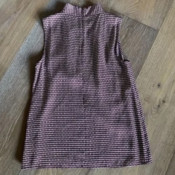 JUDITH & CHARLES Mathys Sleeveless Cutout Top in Geo Print - Picture 3 of 9